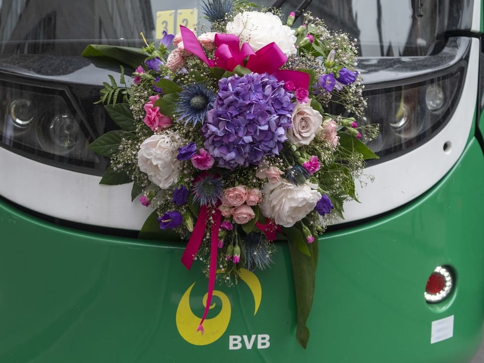 Frauenstreik: Auch die BVB-Trams tragen violett