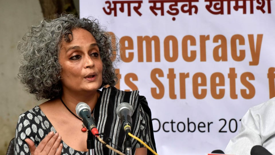 Die Booker-Prize-Gewinnerin Arundhati Roy spricht am 22. Oktober 2020 in New Delhi am Anlass «For Our Right to Protest».