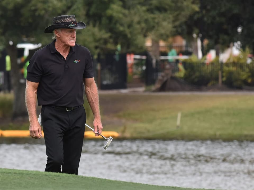 Prominentes Gesicht der neuen «LIV Golf Invitational Series» Greg Norman beim Golfspiel.