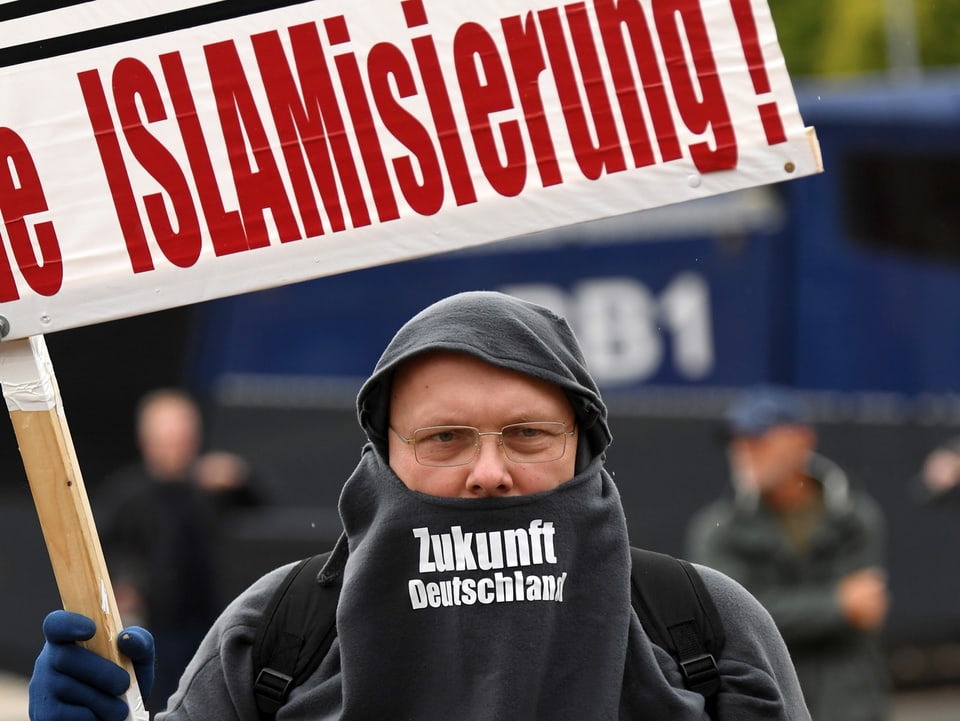 AfD-Anhänger demonstriert in Potsdam, 9. September 2017. 