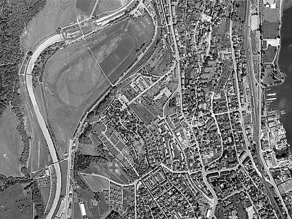 Luftaufnahme der Allemend Burnau in Zürich von 1951 mit den Quartieren Wollishofen und Enge 
