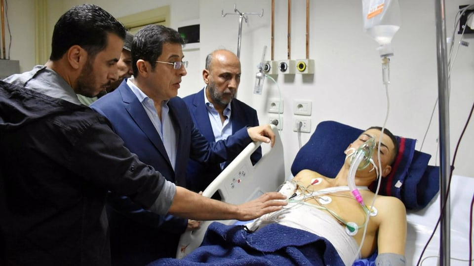 Gesundheitsminister besucht Verletzten.