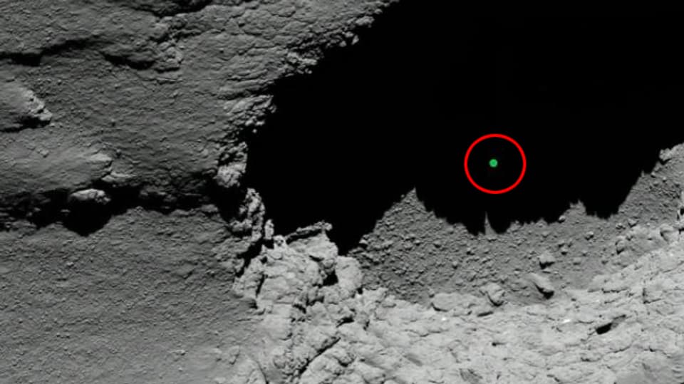 Ein Bild von Rosetta von der Oberfläche des Kometen «Tschuri». 