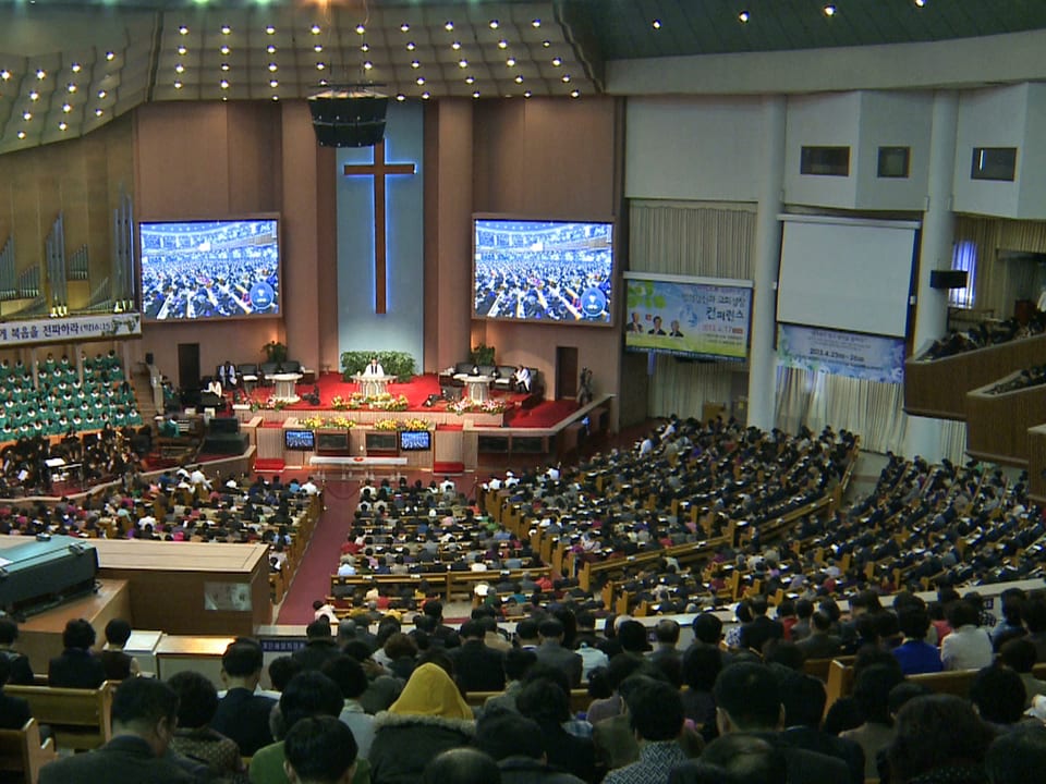 Südkoreaner beim Gottesdienst – die Menschen beten für den Frieden.