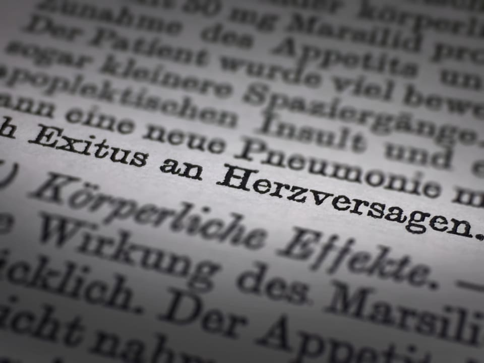 Textstelle in Dokument. Darauf steht: "Exitus an Herzversagen".