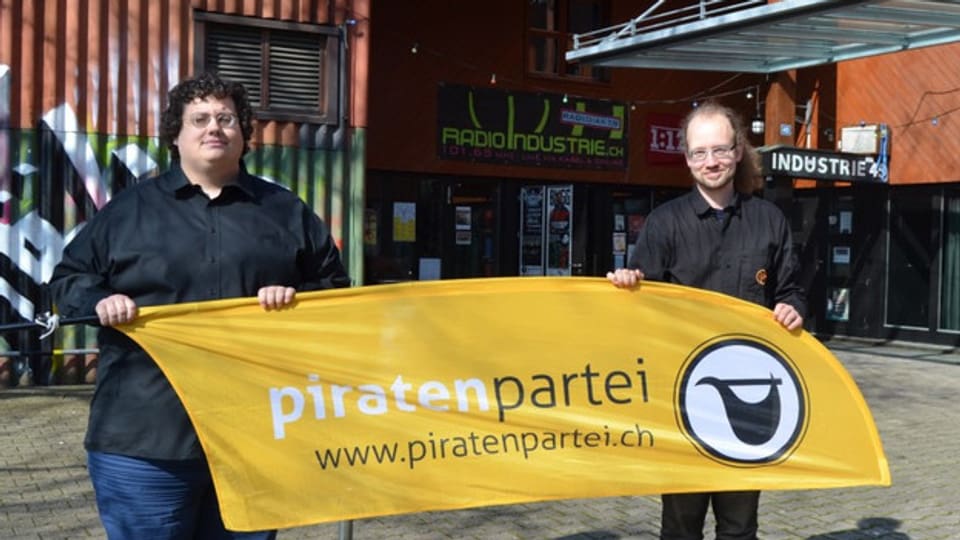 Florian Mauchle (re), Präsident der Piratenpartei (13.11.2014)