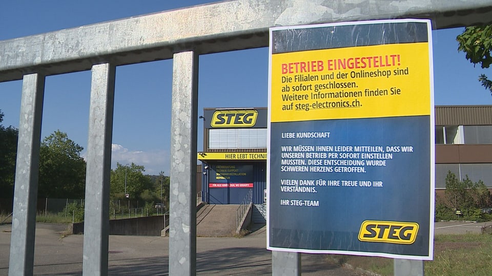 Plakat vor Gebäude von Steg Electronics.