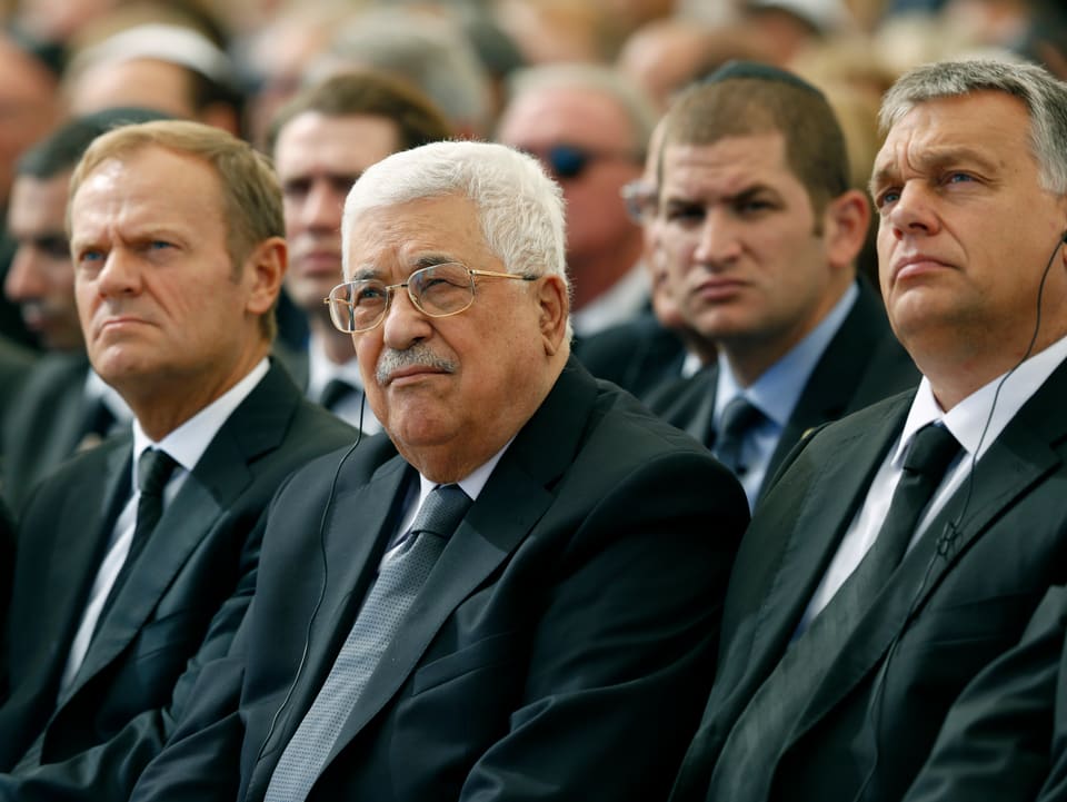 Palästinenserpräsident Mahmud Abbas (Mitte) mit Donald Tusk (links) und Viktor Orban