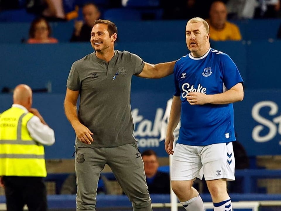 Wurde für Dele Alli eingewechselt Everton-Fan Paul Stratton.