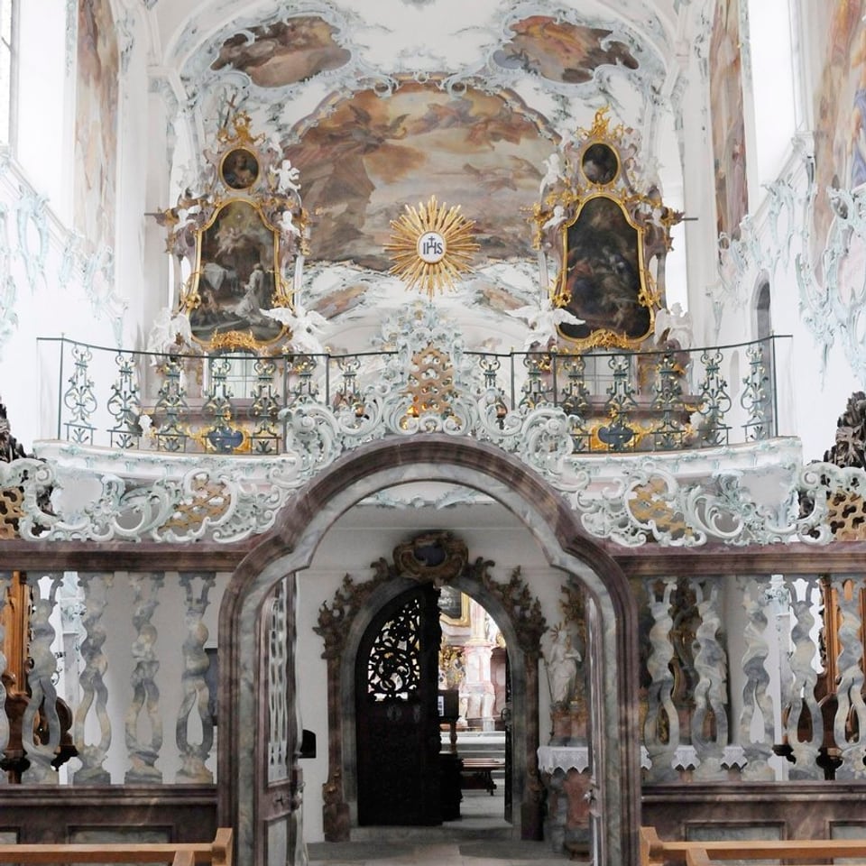 Innenaufnahme des Altarraums der Kirche der Kartause.