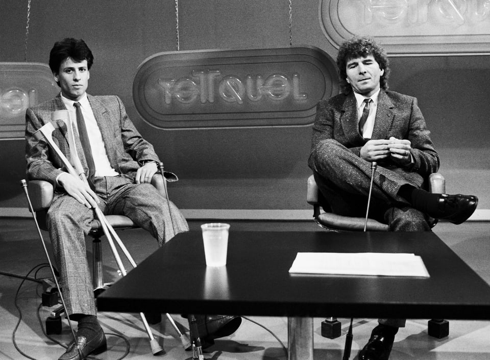 Zwei Männer im Fernsehstudio