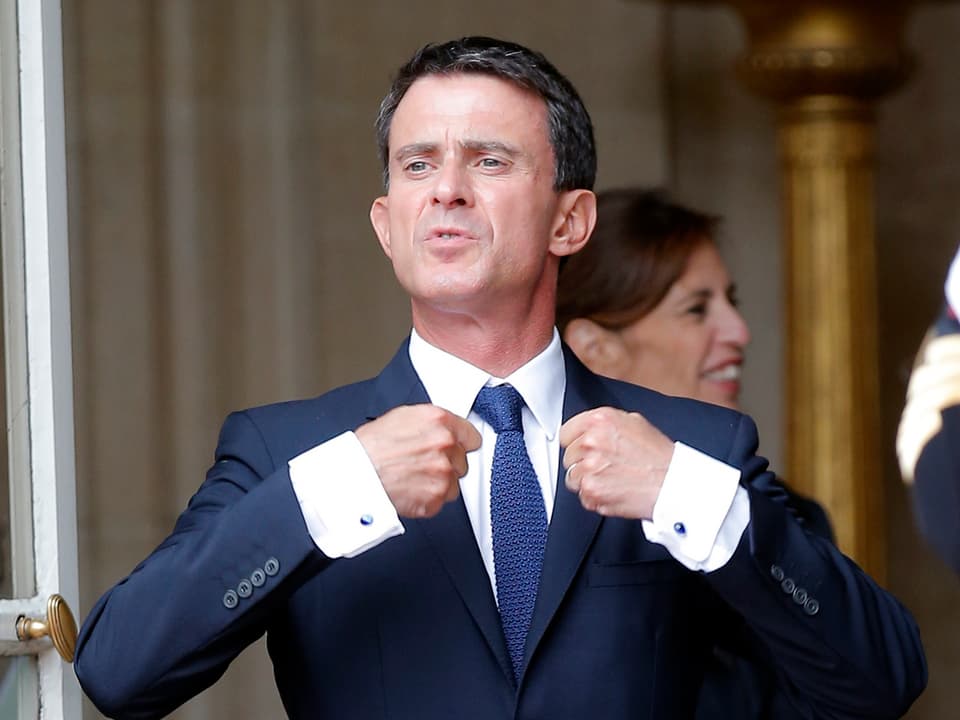 Manuel Valls vor seinem Arbeitssitz. 