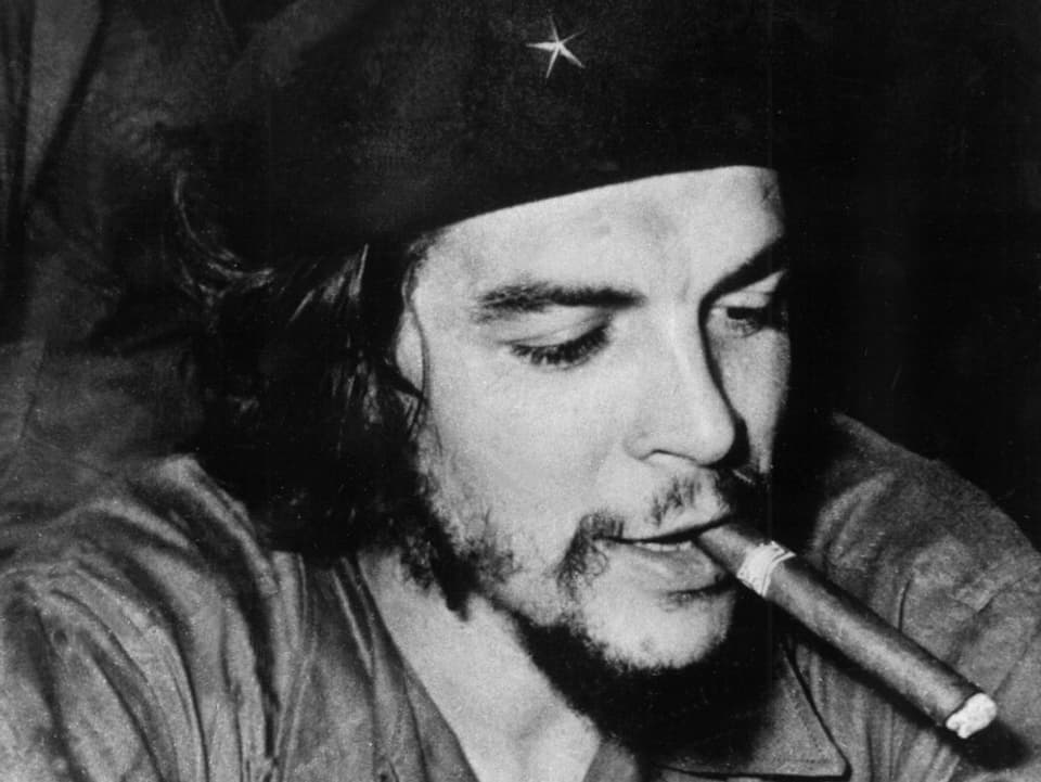 Che Guevara mit Zigarre.