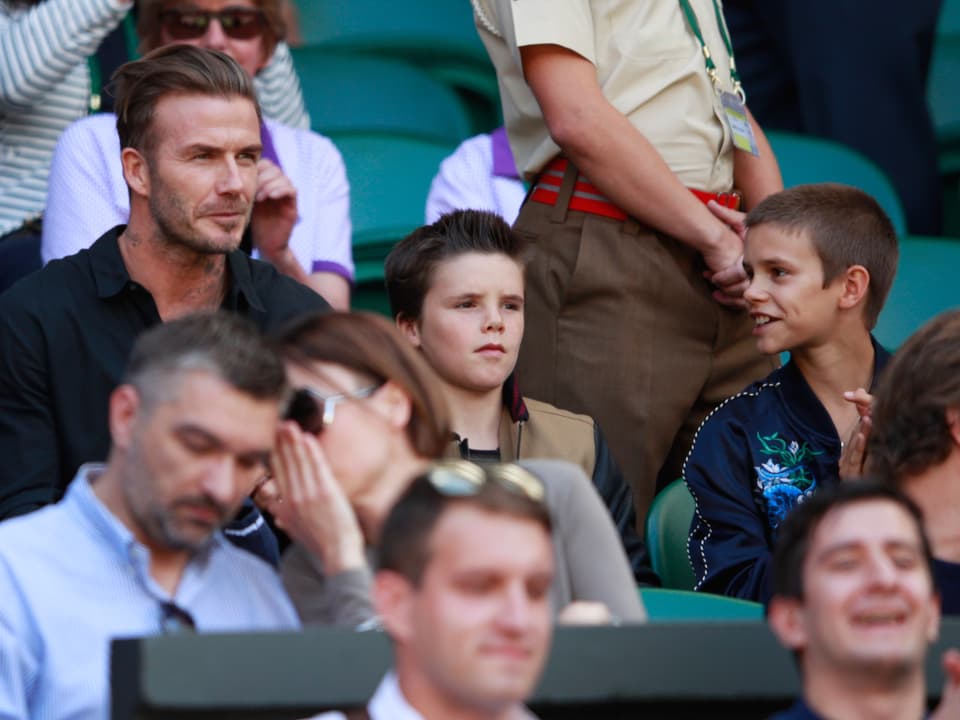 David Beckham fand sich mit seinen Söhnen Romeo und Cruz auf der Tribüne des Centre Courts ein