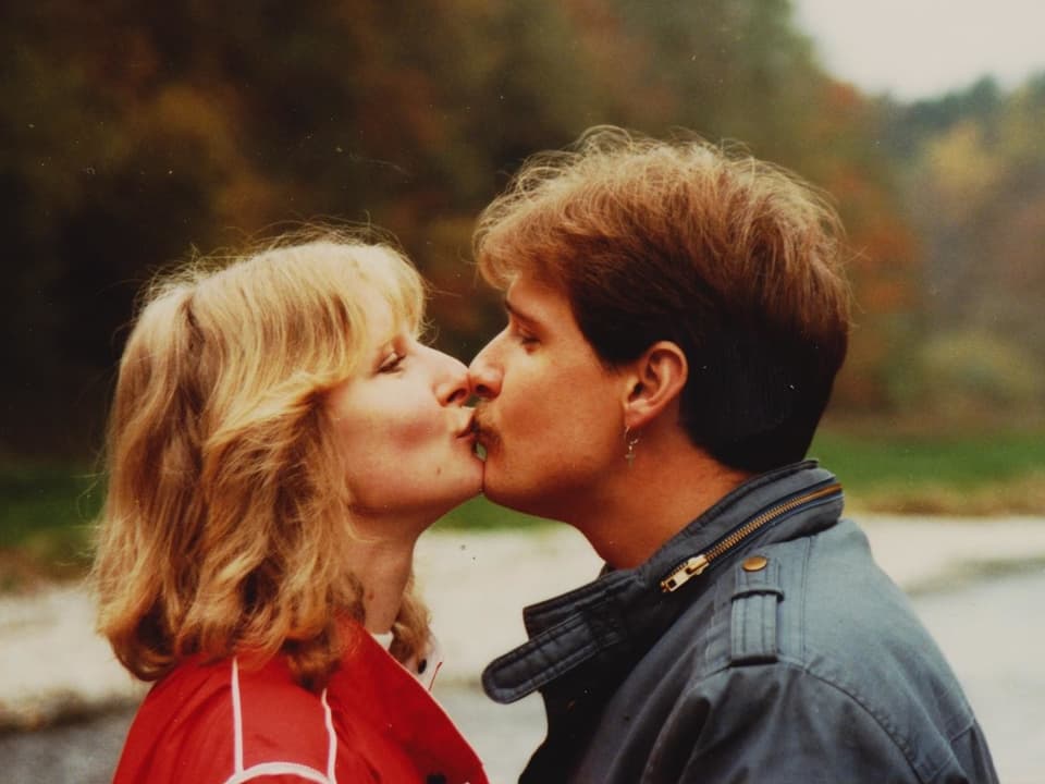 Das Bild zeigt ein Paar in den 80er Jahren.