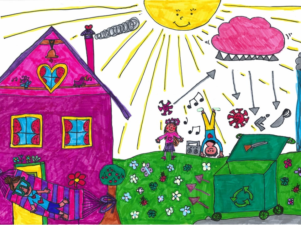 ein farbiges lila Haus mit Kindern