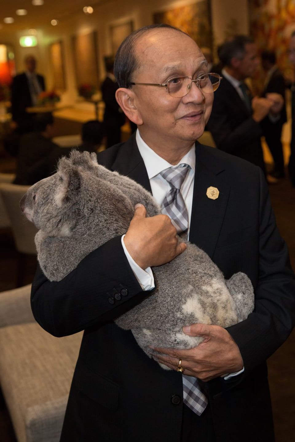 Myanmars Präsident Thein Sein mit Koala