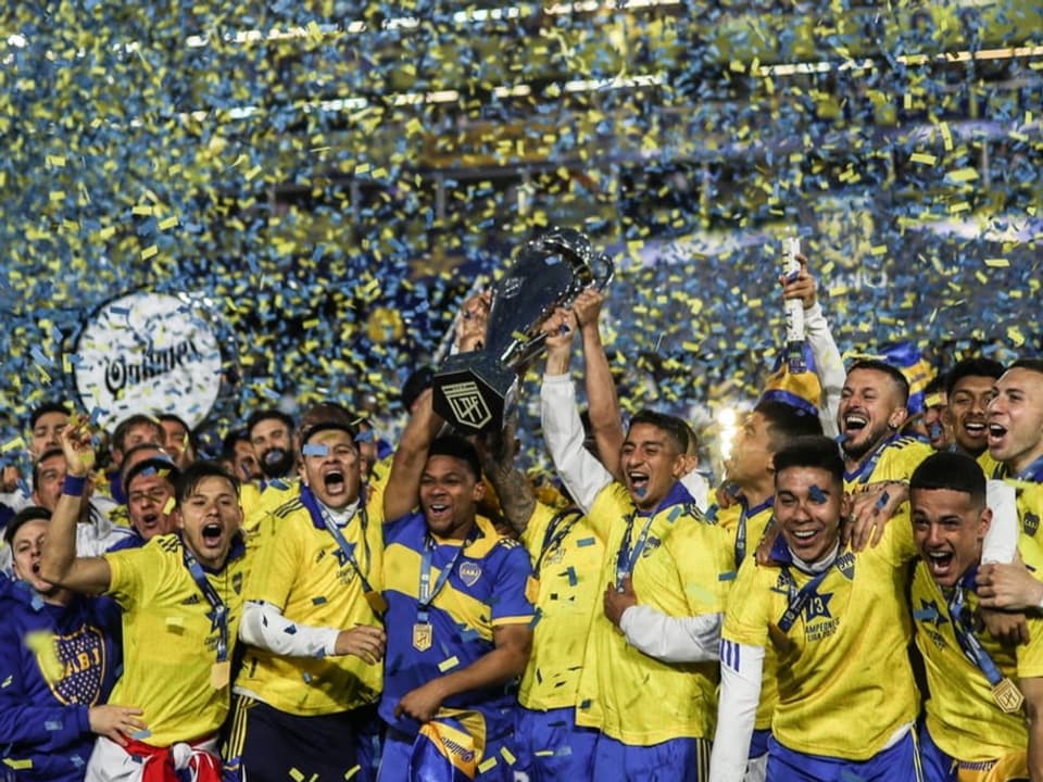 Die Spieler der Boca Juniors bejubeln den Meistertitel.