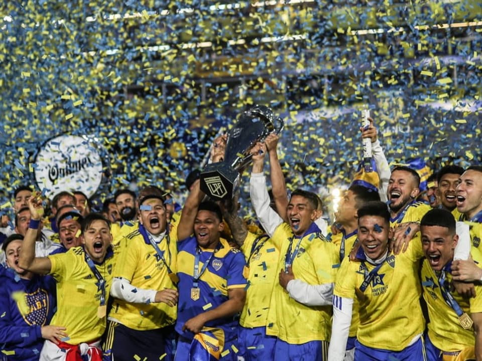 Mussten bis ganz zum Schluss zittern Die Spieler der Boca Juniors bejubeln den Meistertitel.