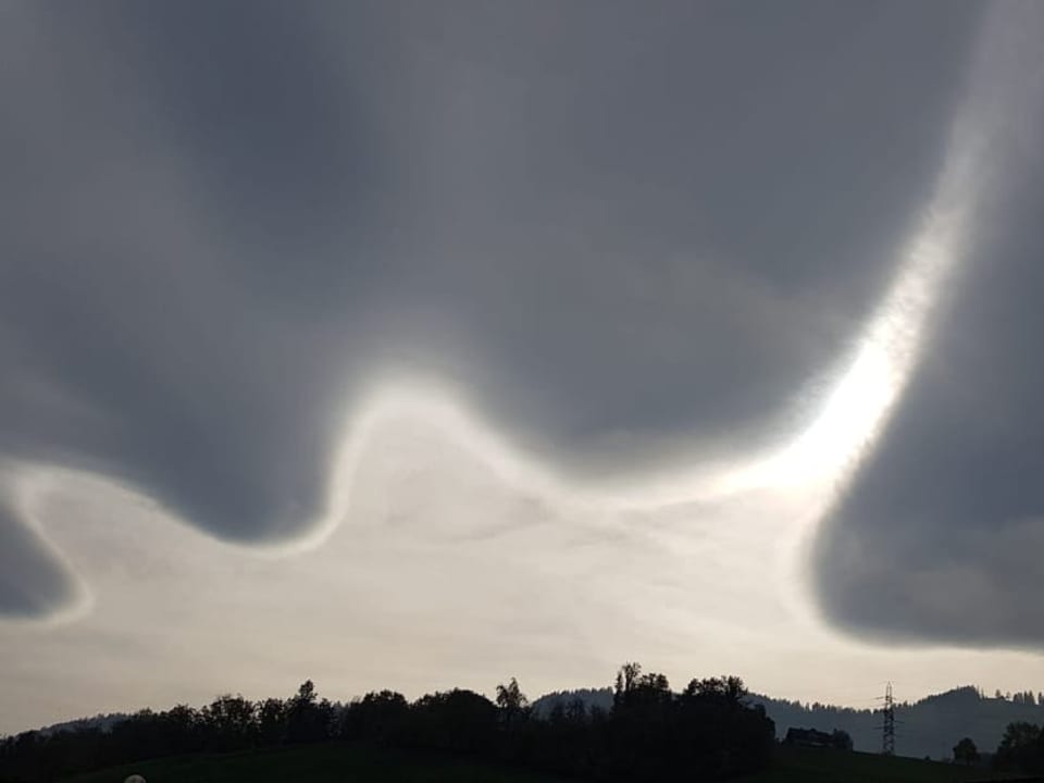 Galgenen/SZ Wellenförmige Wolken