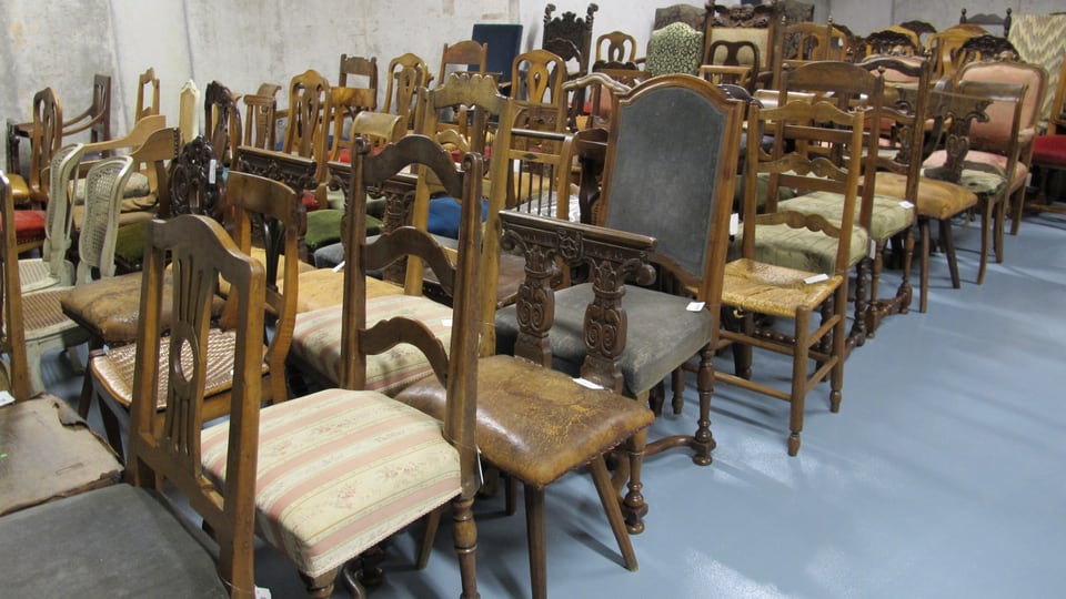 Stühle in allen Variationen aus längst vergangenen Zeiten besitzt das Museum in seinem Fundus.
