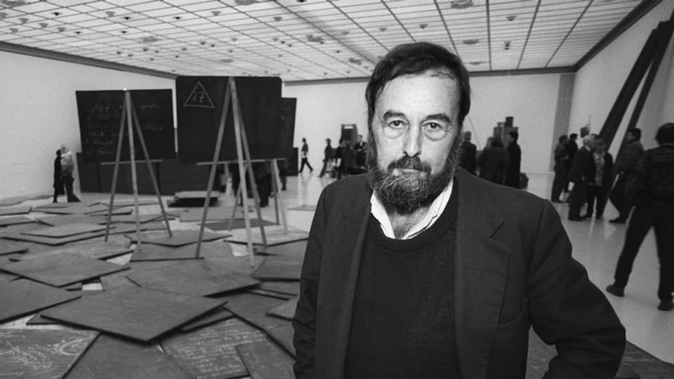 Harald Szeemann 1993 in der Beuys-Ausstellung im Kunsthaus Zürich. 