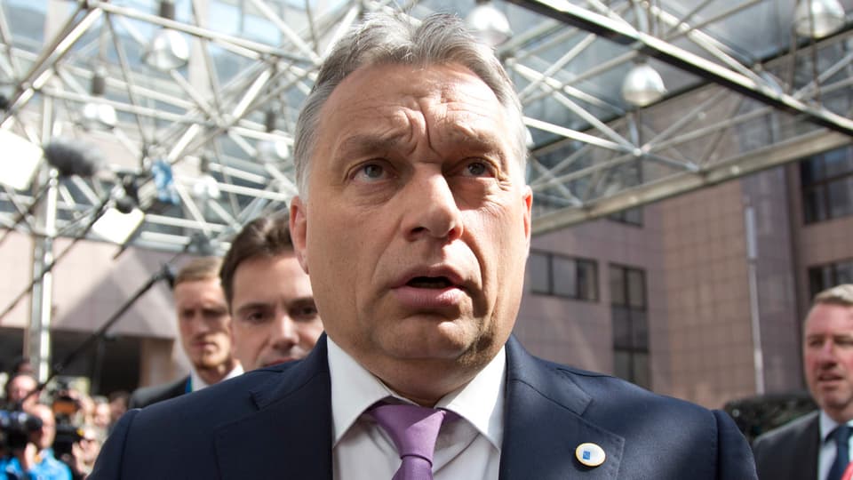 Viktor Orban bei der Ankunft vor einem Gebäude