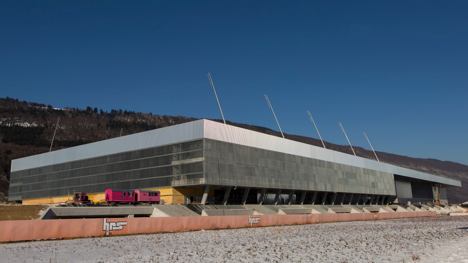 Die neuen Bieler Stadien mit Fussball- (links) und Eishockey-Arena.