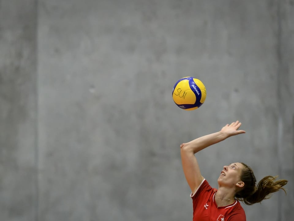 Samira Sulser spielt Volleyball