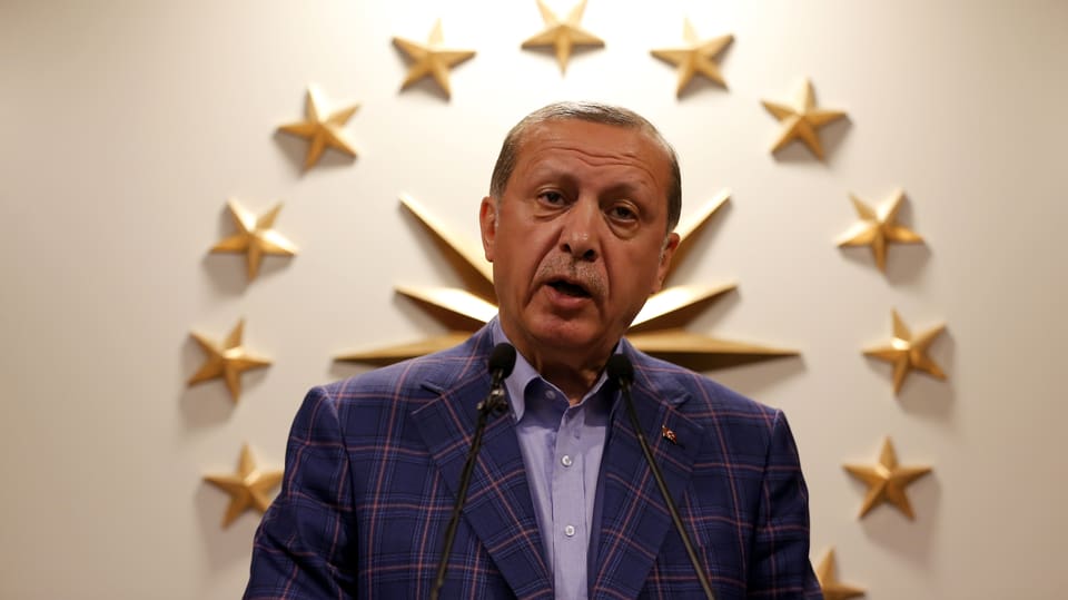 Erdogans Amtszeit ist beschränkt auf zwei Mal fünf Jahre. Theoretisch. Es gibt nämlich eine Hintertür. 