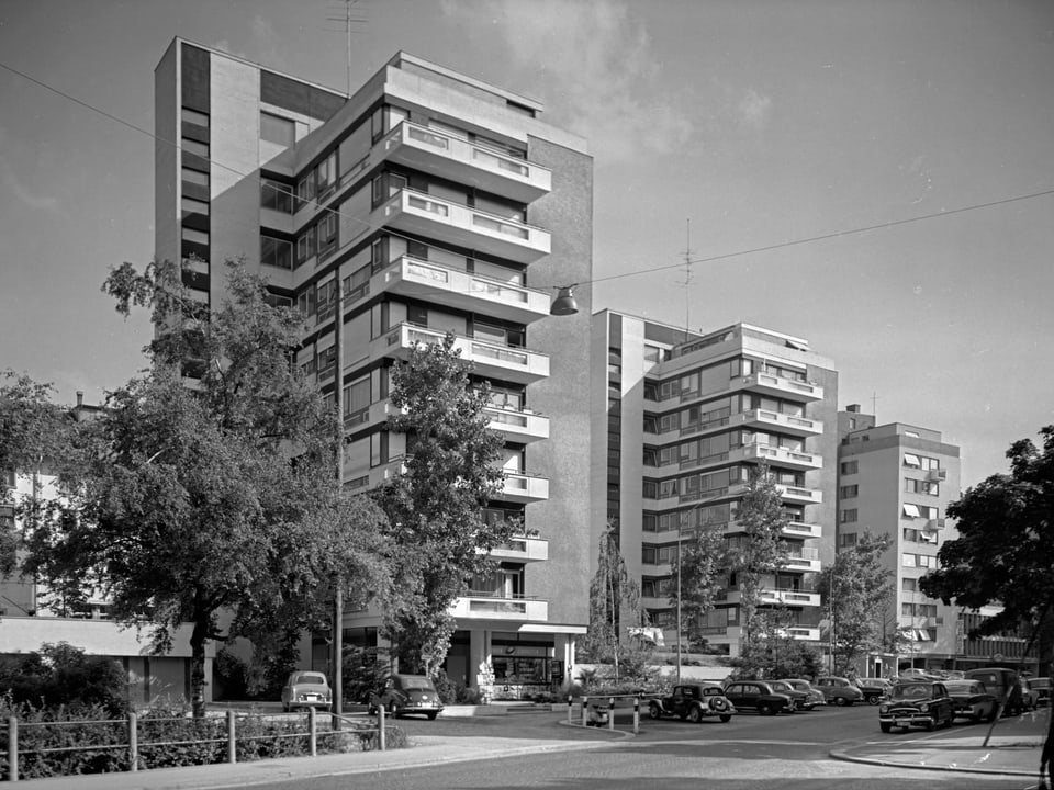 Wohnhochhäuser City-Park an der Lämmlisbrunnenstrasse 44/50, aufgenommen um 1960.