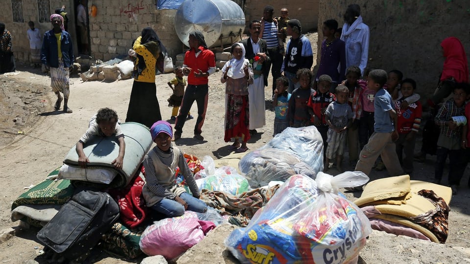 Jemenitische Zivilisten bereiten sich auf ihre Flucht vor.