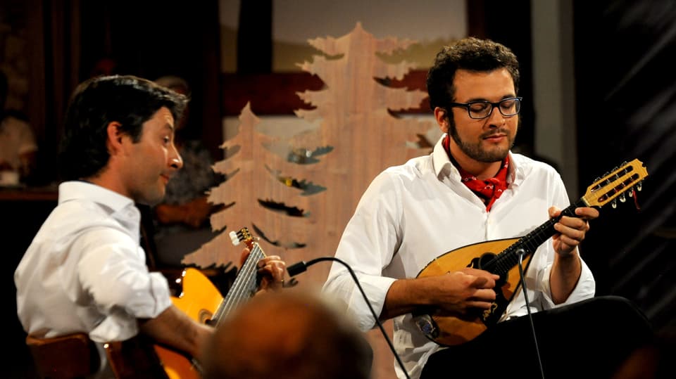 "Duo del Lago" mit Giovanni Merisi und Gian Luigi Fasola spielen Zupfinstrumente.