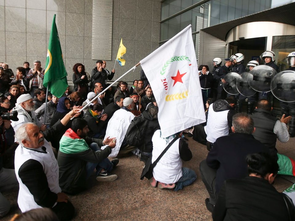 Kurden demonstrieren in Brüssel