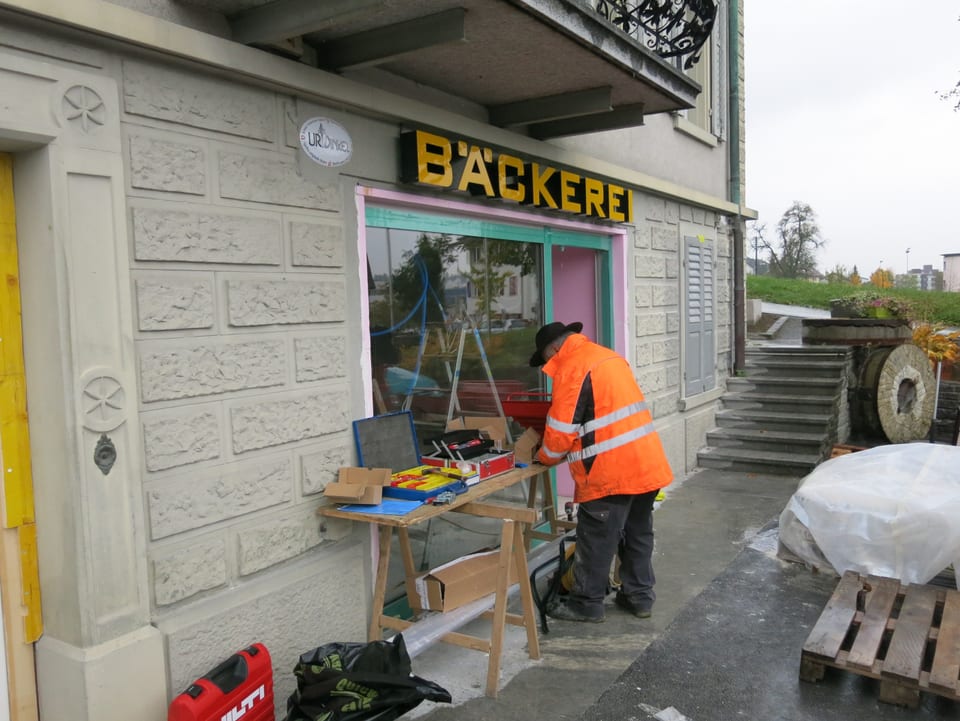 Die Bäckerei ist momentan eine Baustelle. Das Verkaufsgeschäft wird neu gestaltet. 