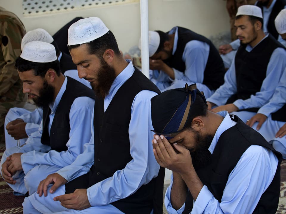 Ehemalige Taliban beim Gebet.