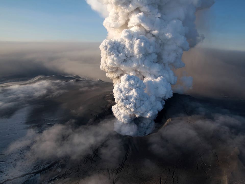 Aschewolke über dem Vulkan Eyjafjallajökull