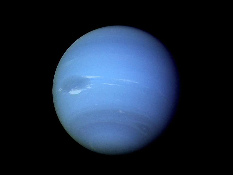 Blaue Kugel namens Neptun.