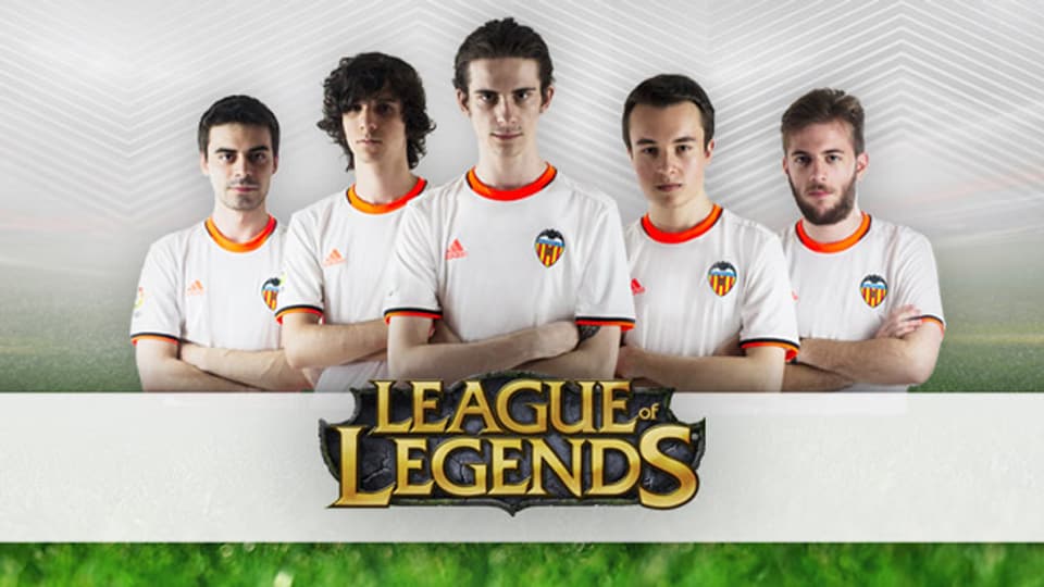 Die Spanier spielen beim Spiel League of Legends mit.