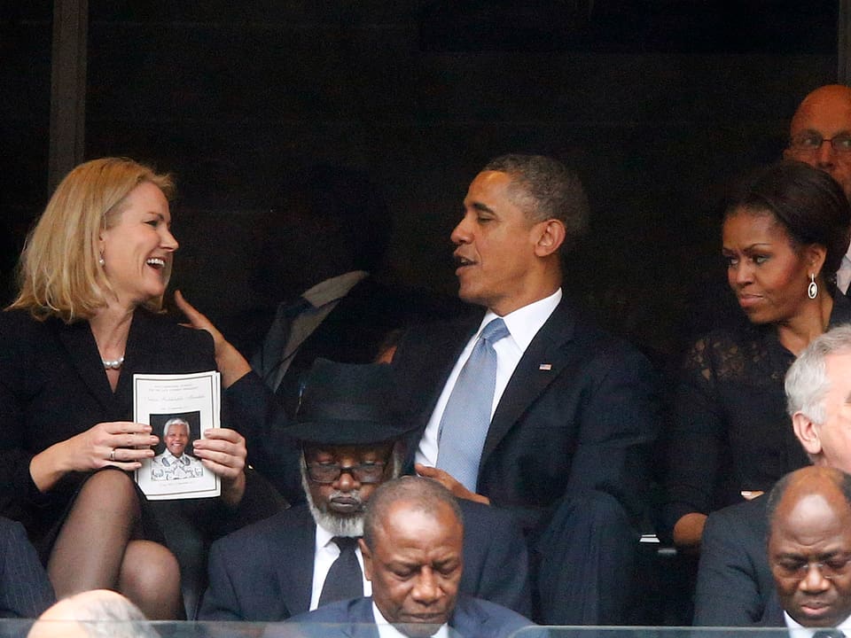 Helle Thorning-Schmidt und Barack Obama an Nelson Mandelas Trauerfeier. 
