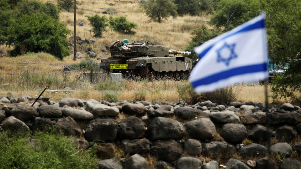 Panzer und die israelische Fahne