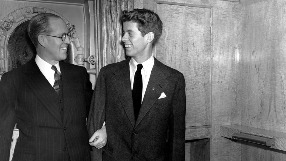 Joseph P. Kennedy mit seinem jungen Sohn John F.