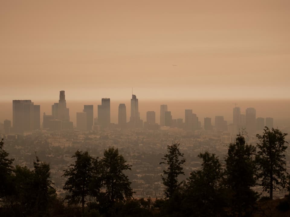 In Rauch getauchte Skyline von San Francisco