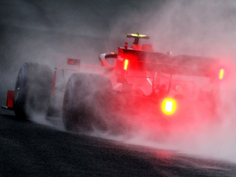 Ferraris Charles Leclerc in Ungarns Regen.
