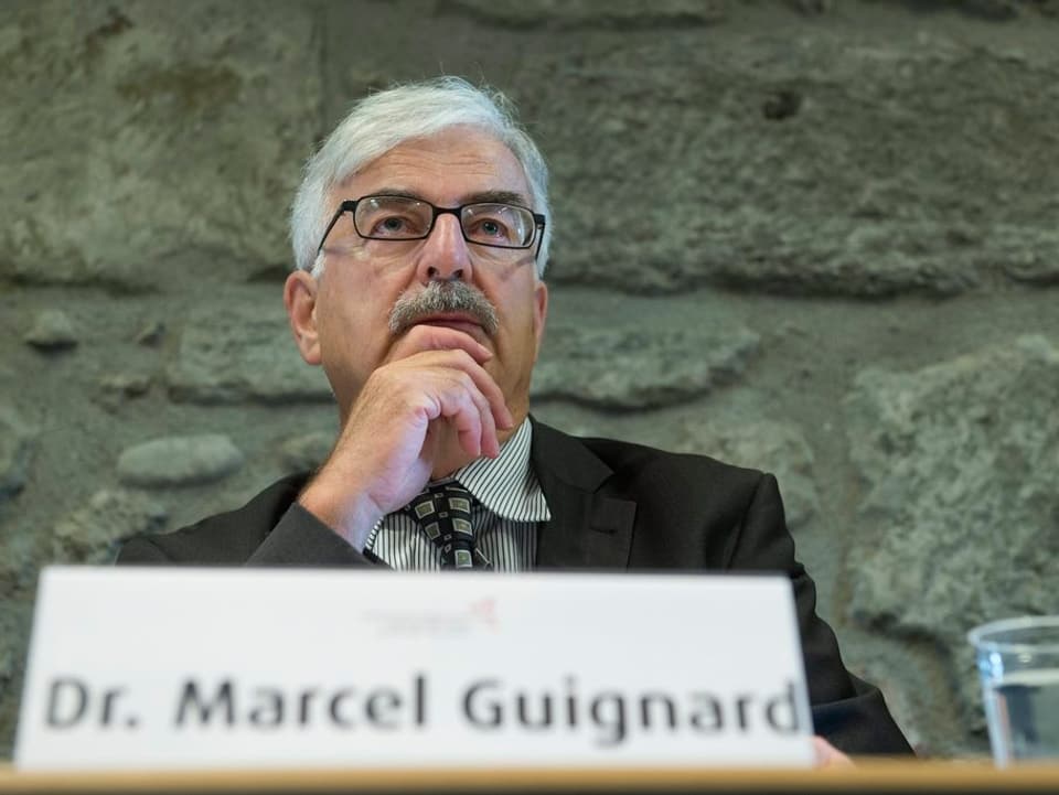Marcel Guignard auf einem Rednerpodium