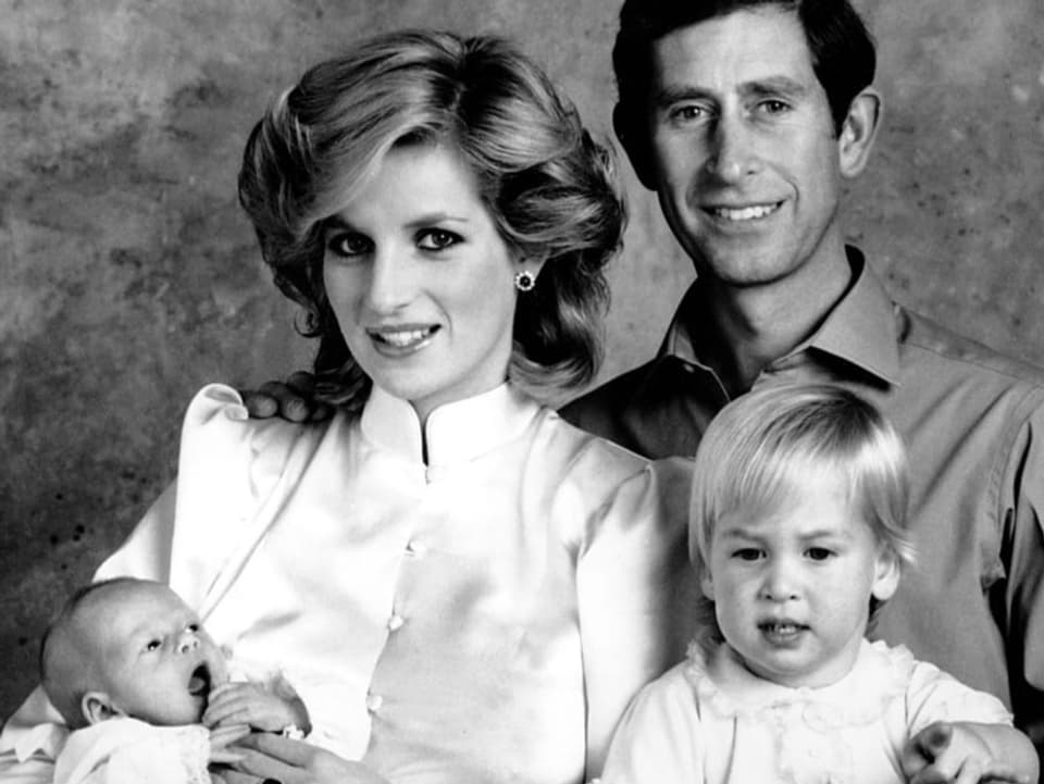 Diana mit Charles und den zwei Kindern.