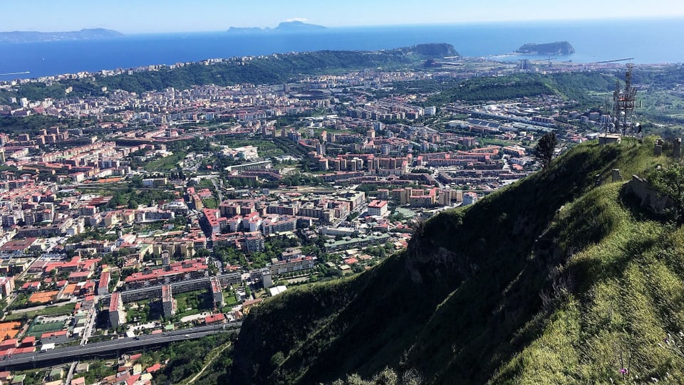 Blick auf die Küstenstadt Pozzuoli.