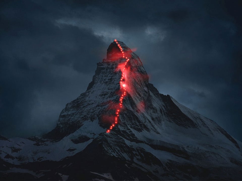 Das beleuchtete Matterhorn anlässlich des 150 Jahre Jubiläums der Erstbesteigung. 