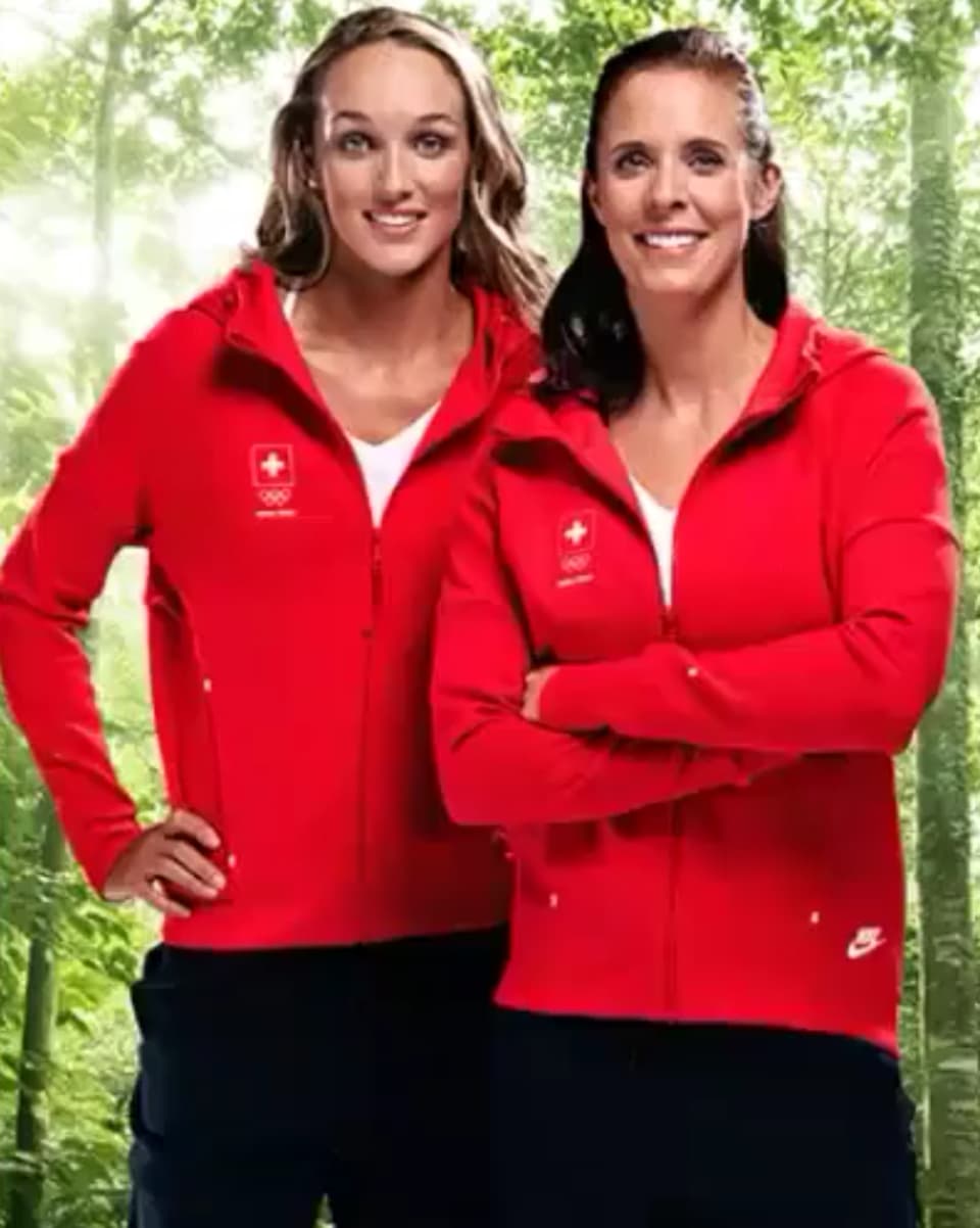 Schweizerinnen in roten Jacken