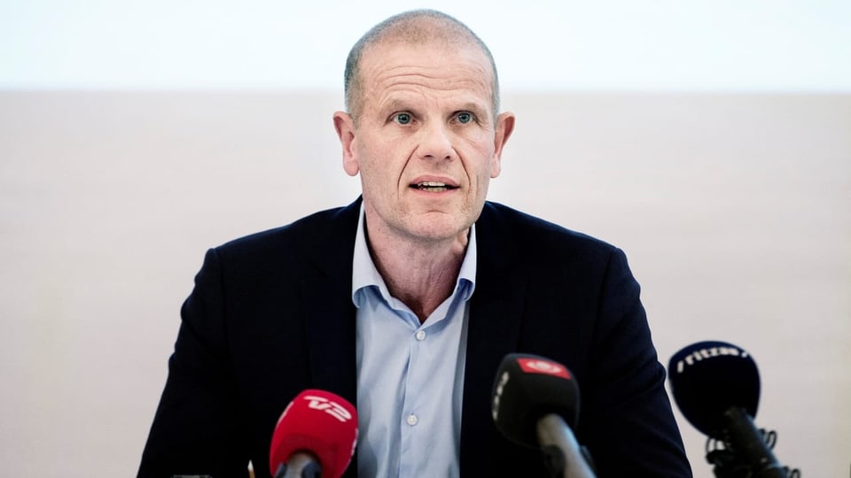 Lars Findsen an einer Pressekonferenz